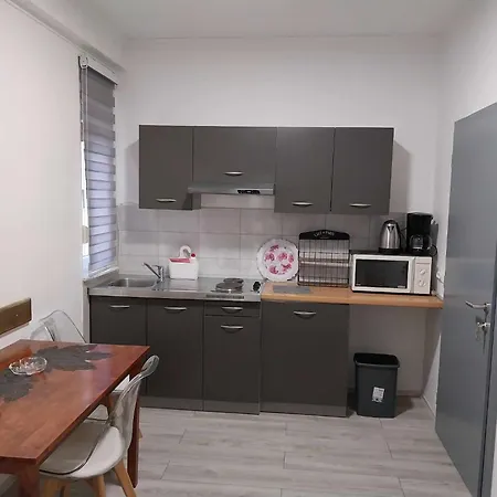 Automotodrom Grobnik - And Skejic Guest house Cavle